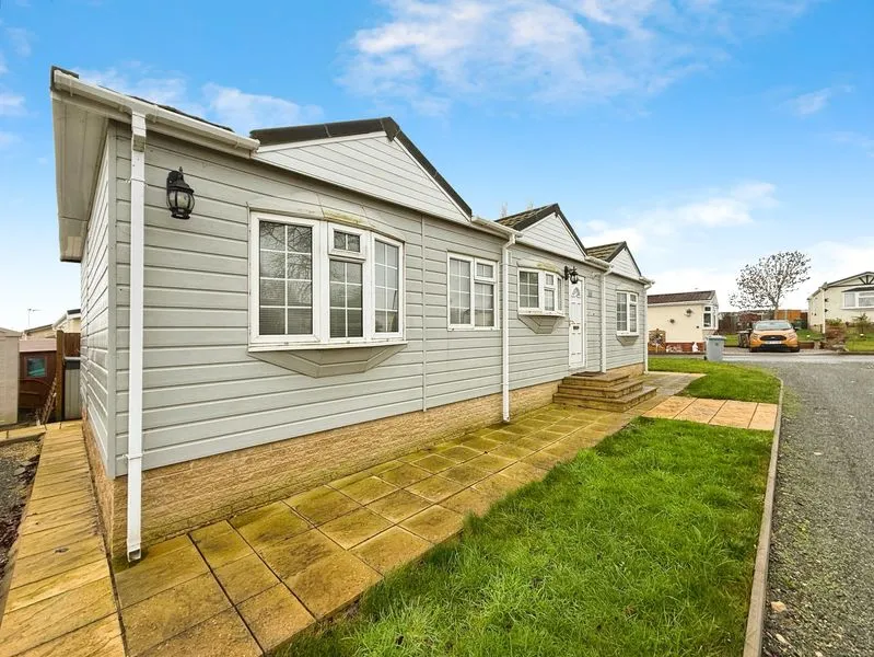 2 bed property for sale — Cheveley Park, Grantham
