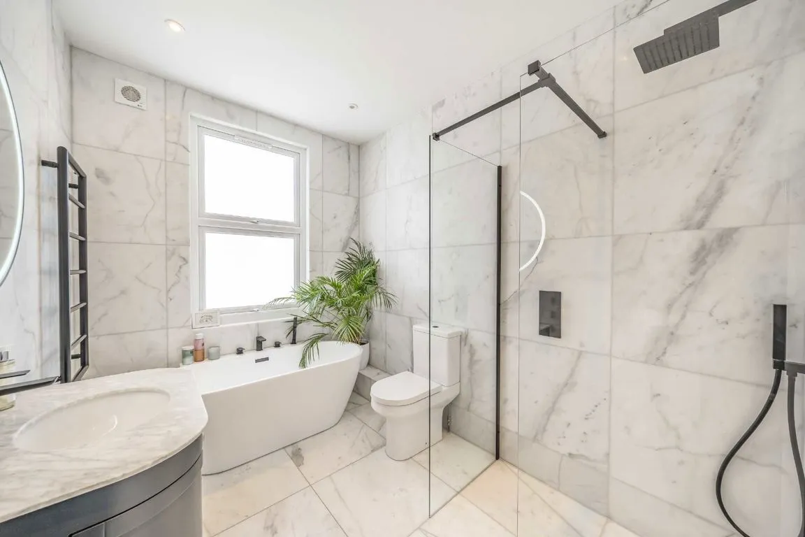 Crowborough Road, SW17, photo 8