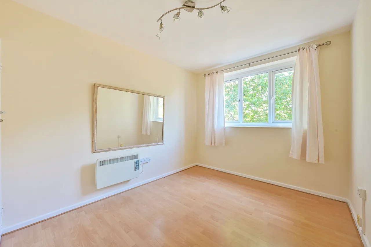 15 Tildesley Road, London, photo 2