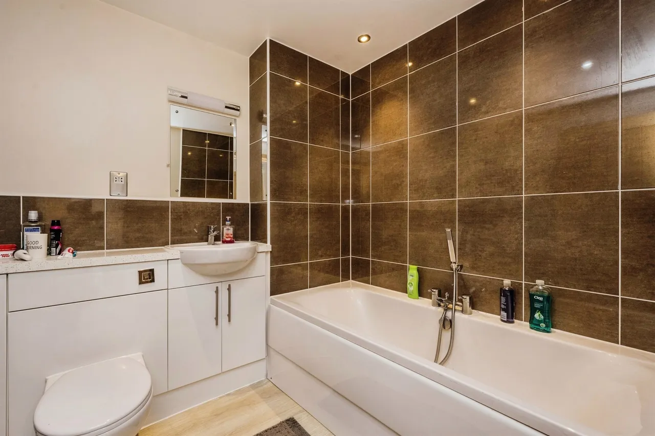 Castle Lane, Swansea, SA1, photo 4