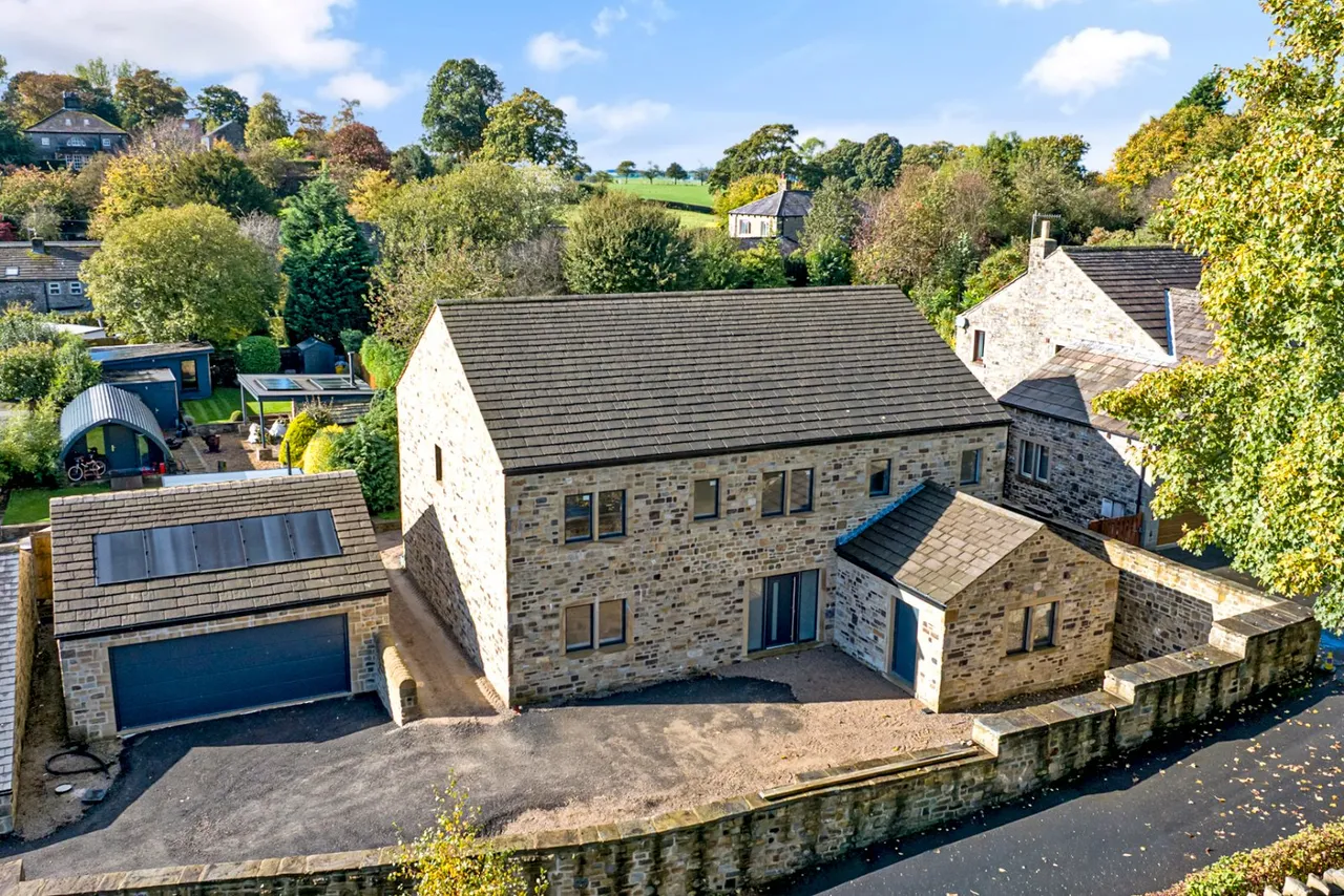 5 bed house for sale, Skipton Road, Thornton in Craven, BD23