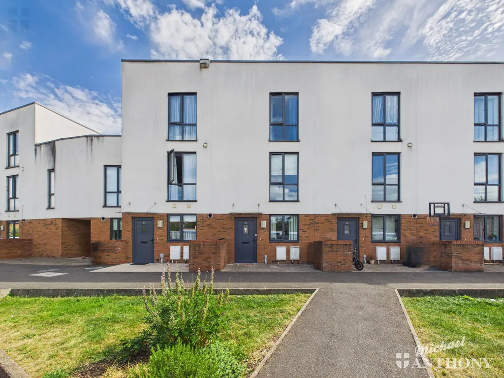 4 bed house for sale — Mitchell Close, Aylesbury, HP21 8AE