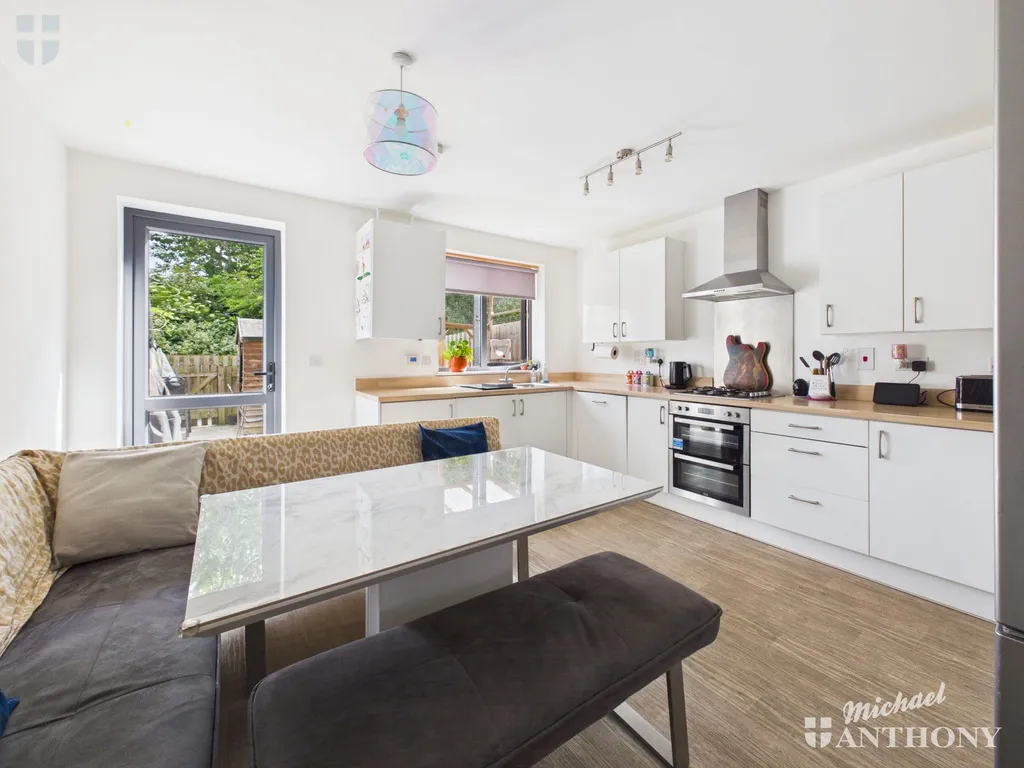 Mitchell Close, Aylesbury, HP21 8AE, photo 4