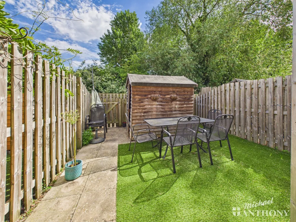 Mitchell Close, Aylesbury, HP21 8AE, photo 3