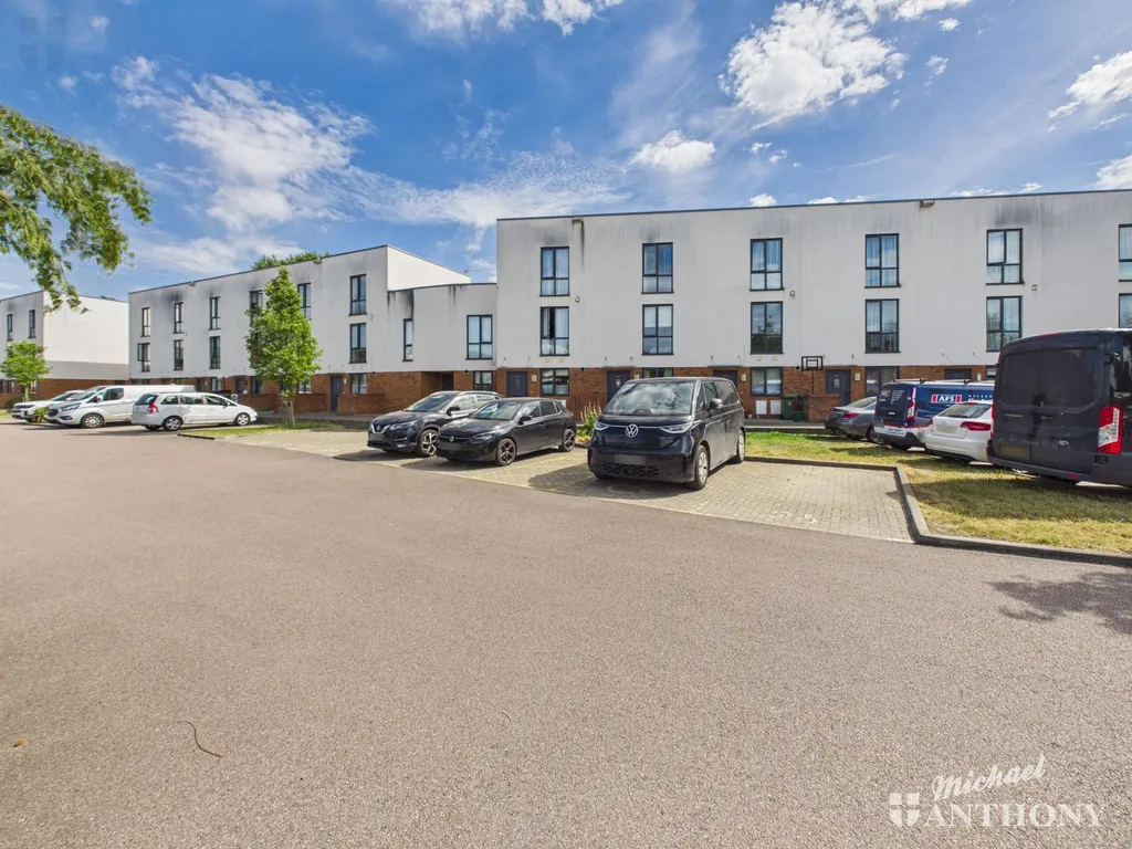 Mitchell Close, Aylesbury, HP21 8AE, photo 13
