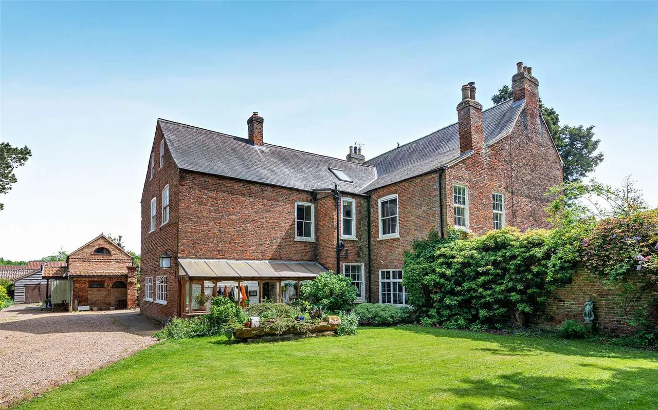 The Hall, Ashby Lane, Ashby-cum-Fenby, Grimsby, DN37 0RT, photo 3