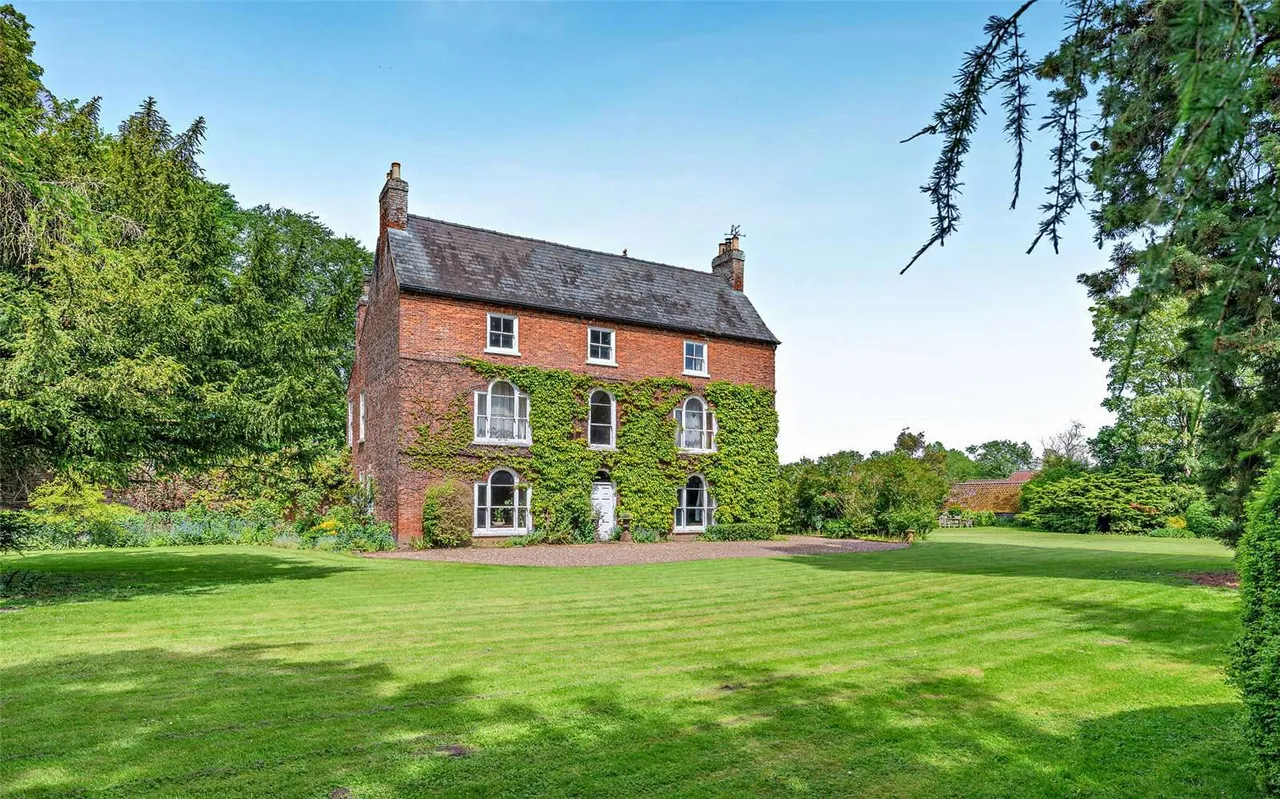 The Hall, Ashby Lane, Ashby-cum-Fenby, Grimsby, DN37 0RT, photo 2