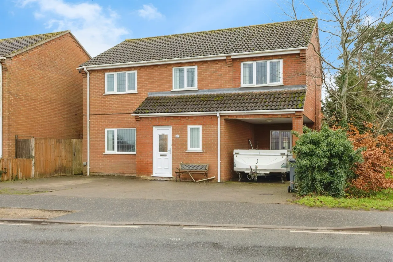 5 bed house for sale — Norwich Road, Attleborough