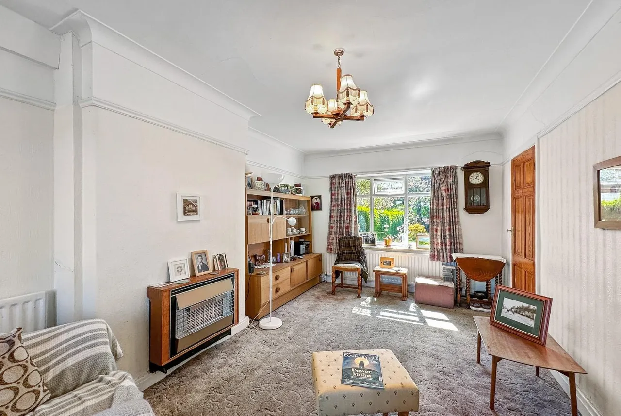 Leicester Avenue, Timperley WA15 6HR, photo 2