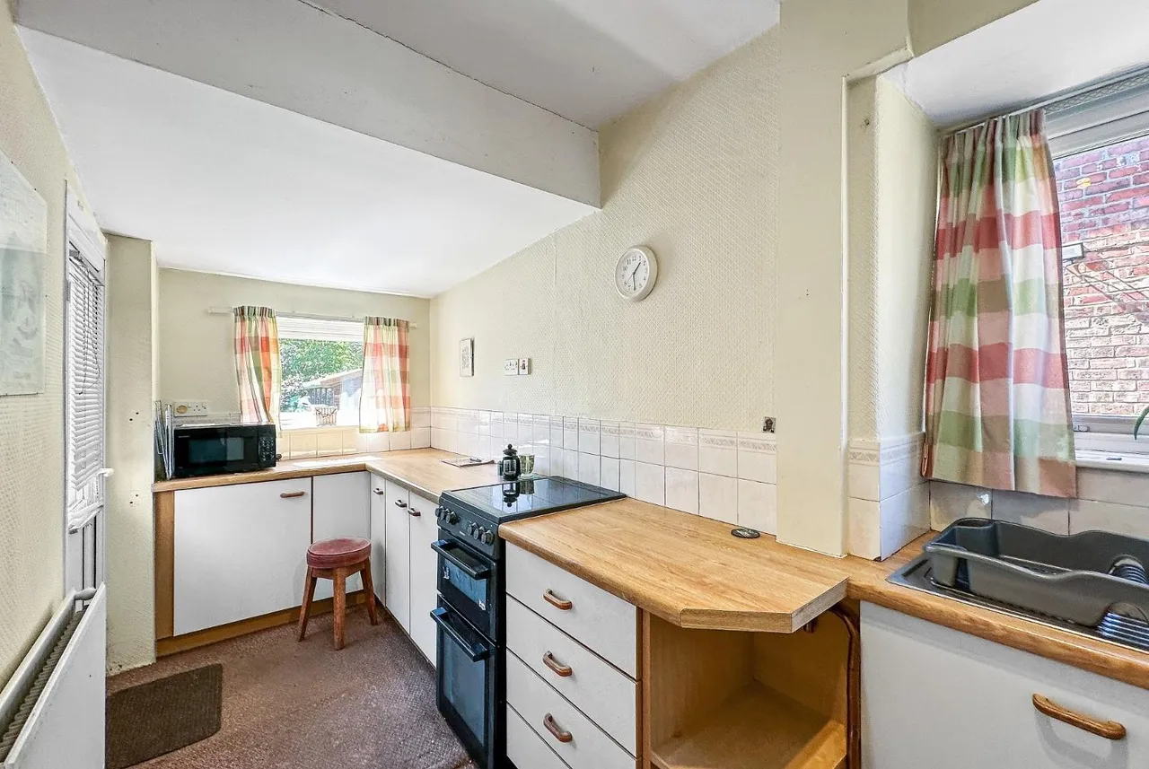 Leicester Avenue, Timperley WA15 6HR, photo 3
