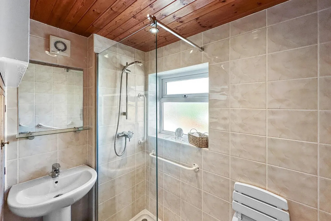 Leicester Avenue, Timperley WA15 6HR, photo 13