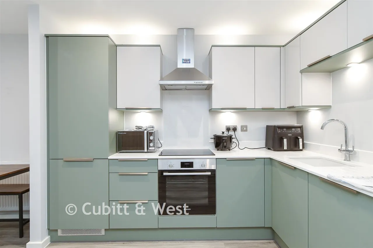 St. John's Road, Redhill, RH1, photo 2