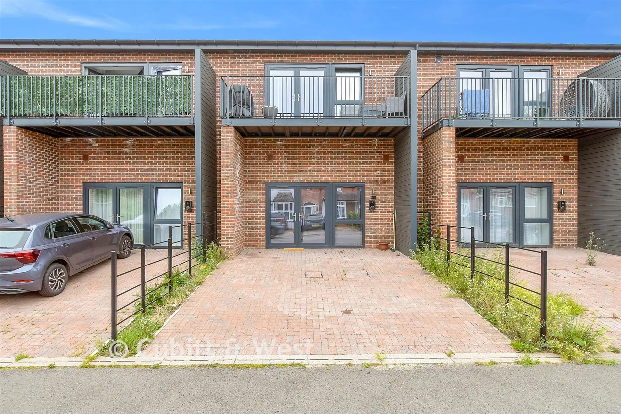 1 bed flat for sale, St. John's Road, Redhill, RH1
