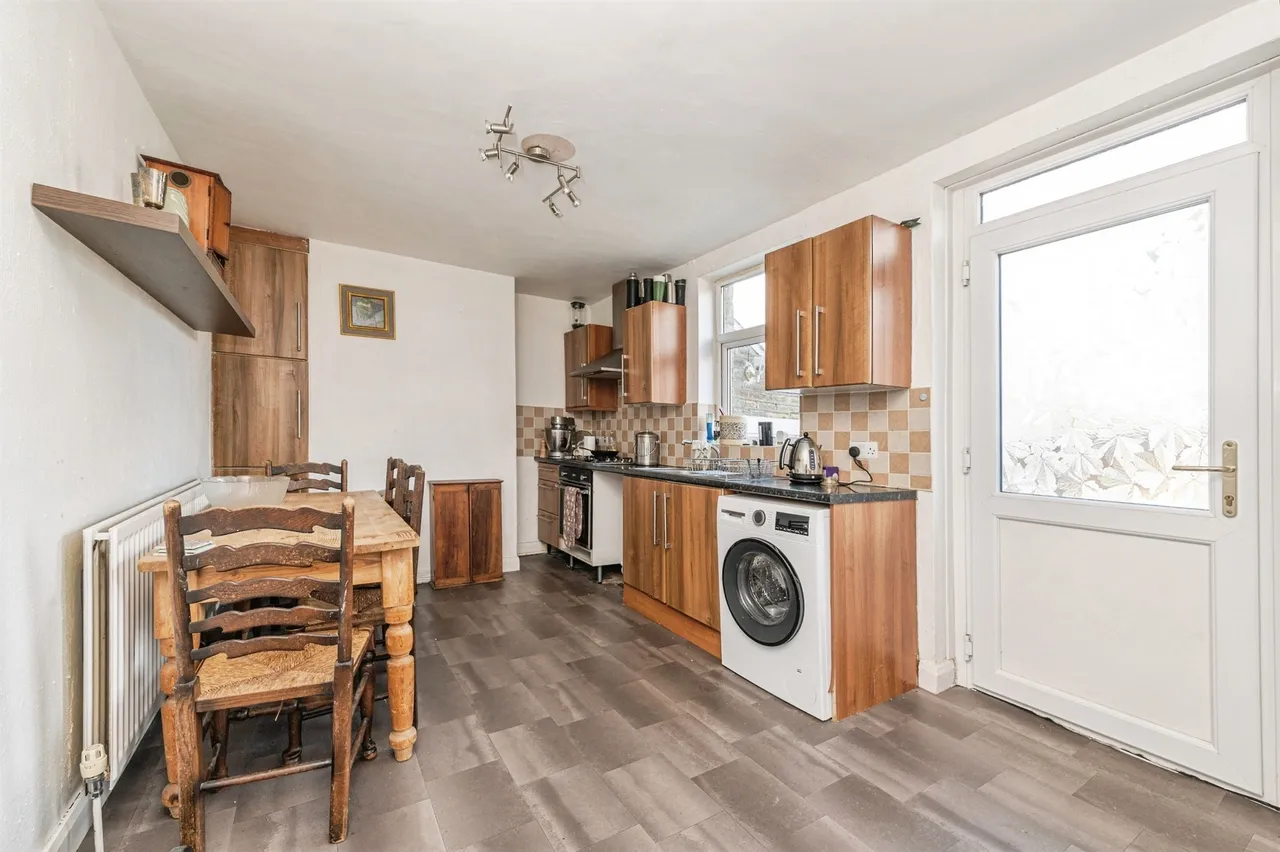 Turnshaw Road, Kirkburton, HD8, photo 3