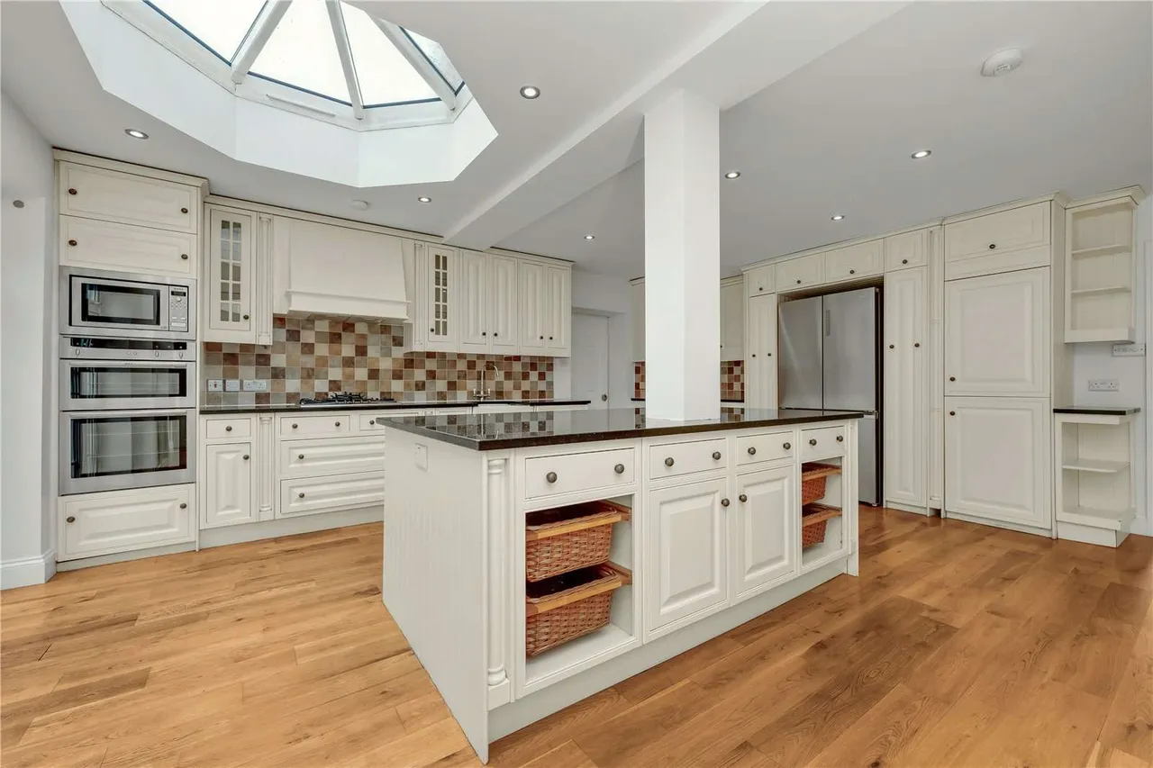 Hawksview, Cobham, Surrey, KT11 2PJ, photo 5