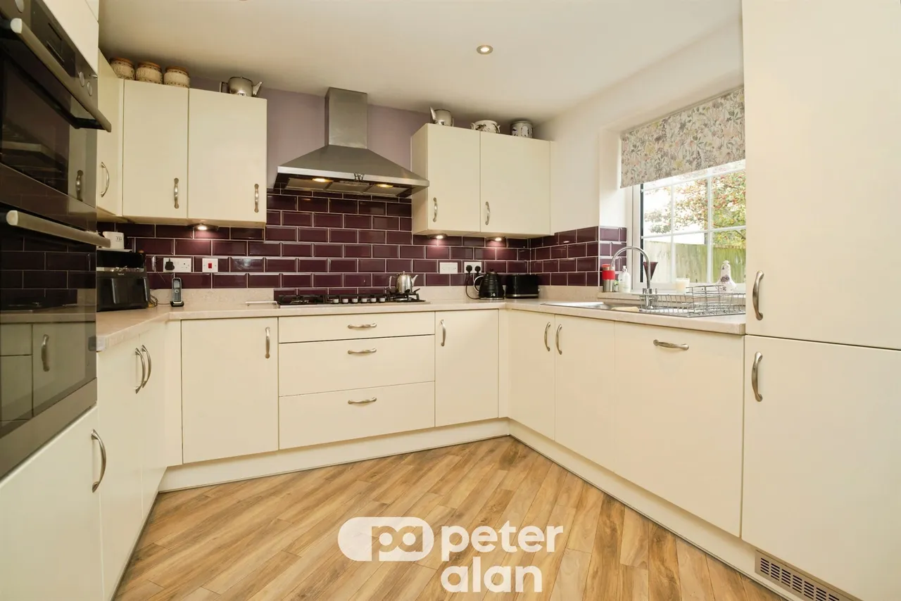 Clos Telyn Pontypool, NP4, photo 5