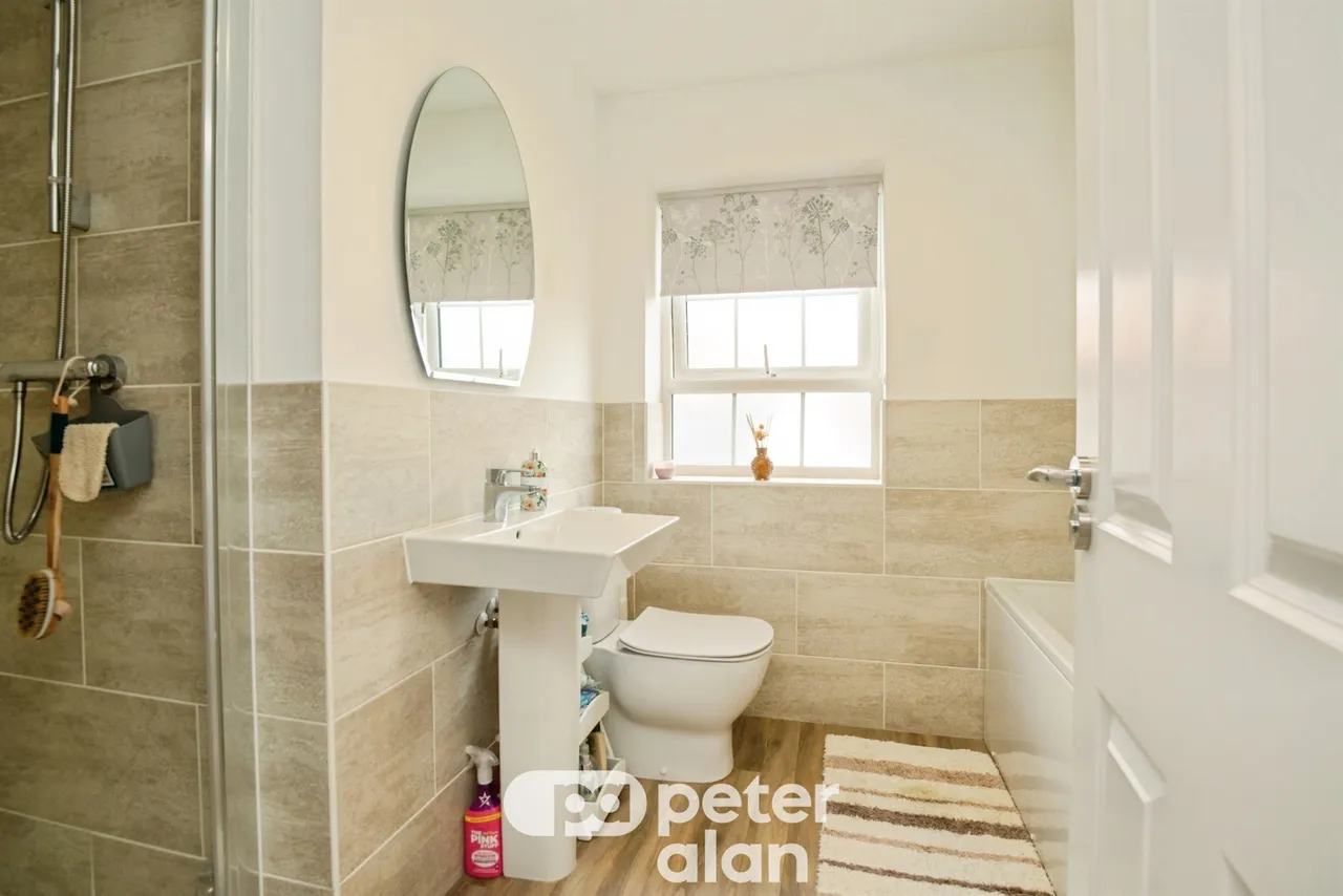 Clos Telyn Pontypool, NP4, photo 18
