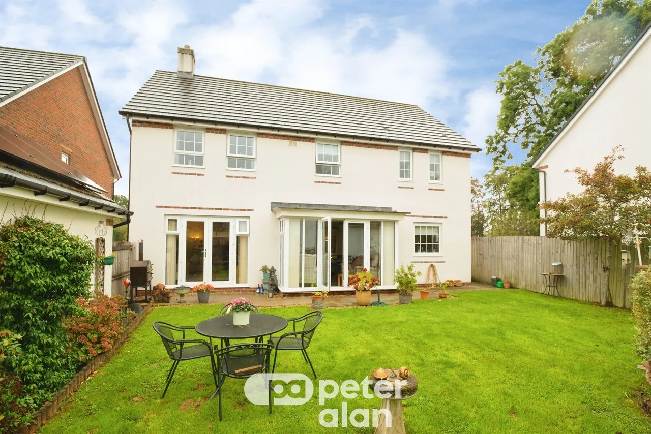 Clos Telyn Pontypool, NP4, photo 20