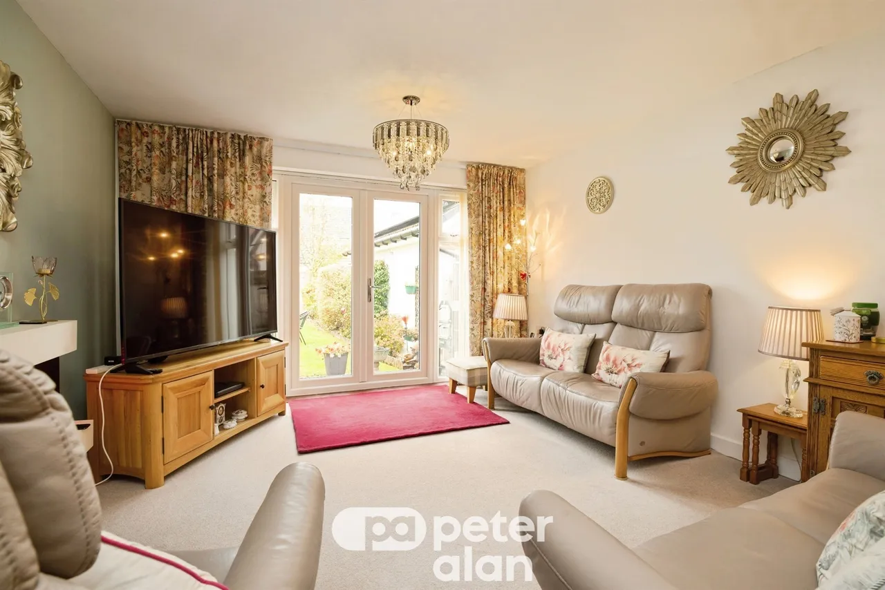 Clos Telyn Pontypool, NP4, photo 3