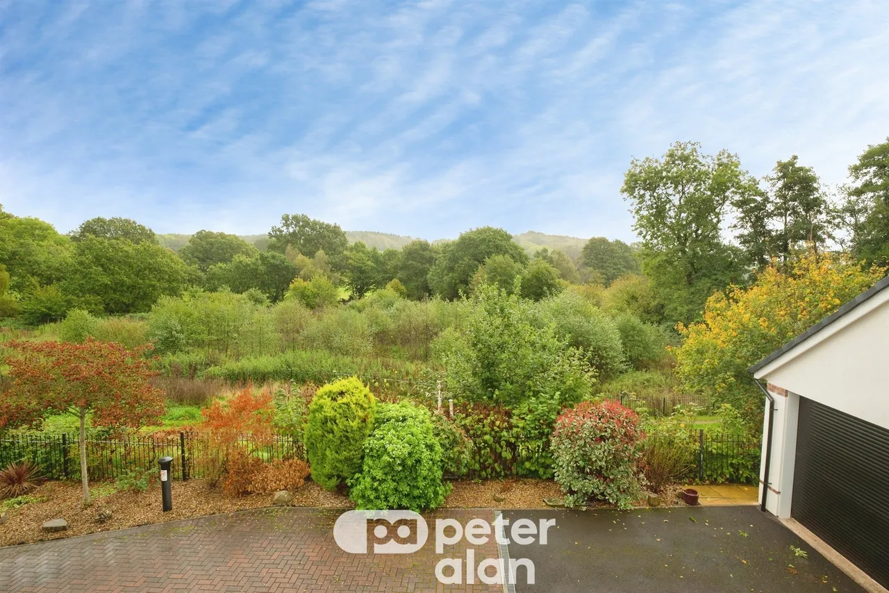Clos Telyn Pontypool, NP4, photo 2