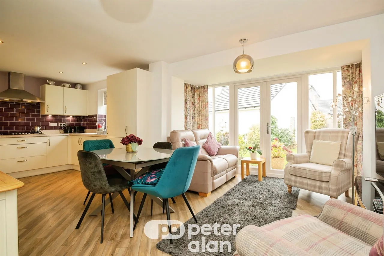 Clos Telyn Pontypool, NP4, photo 4
