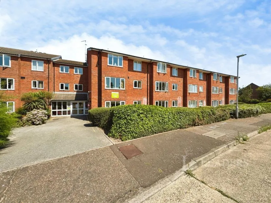 1 bed flat for sale, Regency Lodge, Elmden Court, CO15