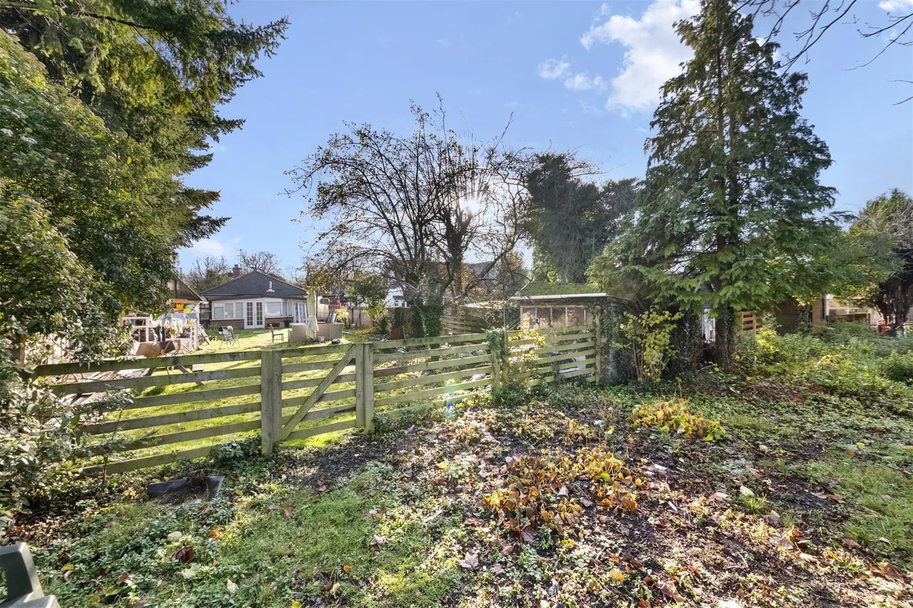 Tentelow Lane, Norwood Green, photo 23