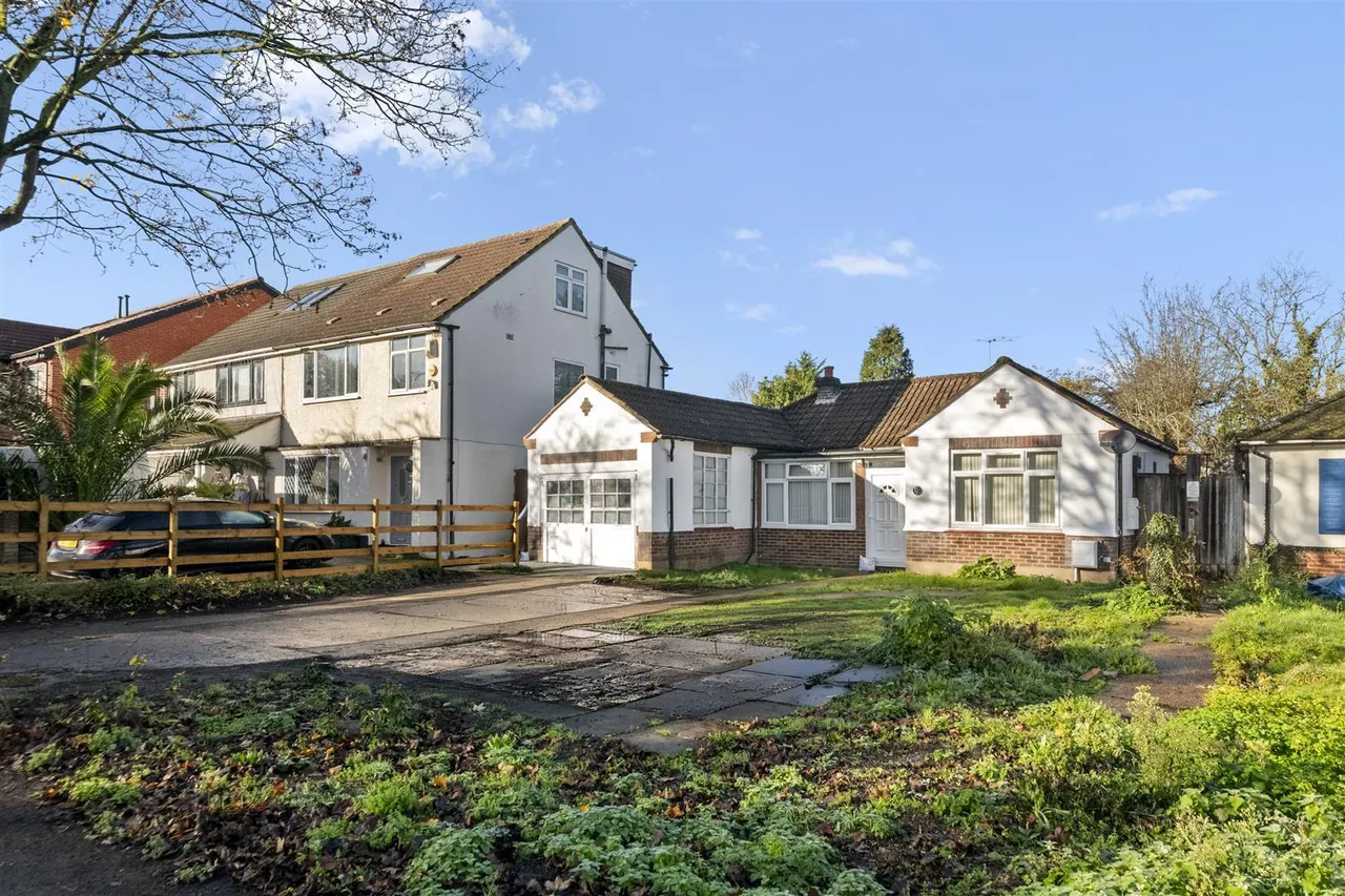 Tentelow Lane, Norwood Green, photo 19