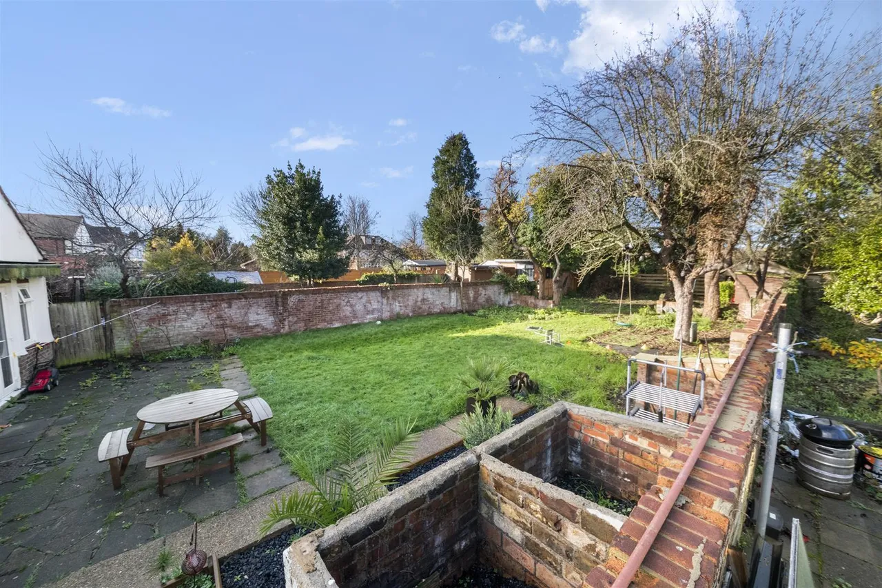 Tentelow Lane, Norwood Green, photo 24