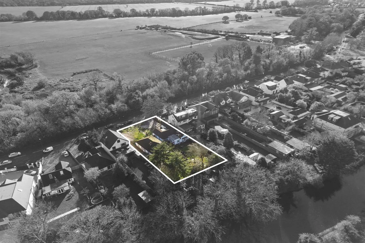 Tentelow Lane, Norwood Green, photo 10