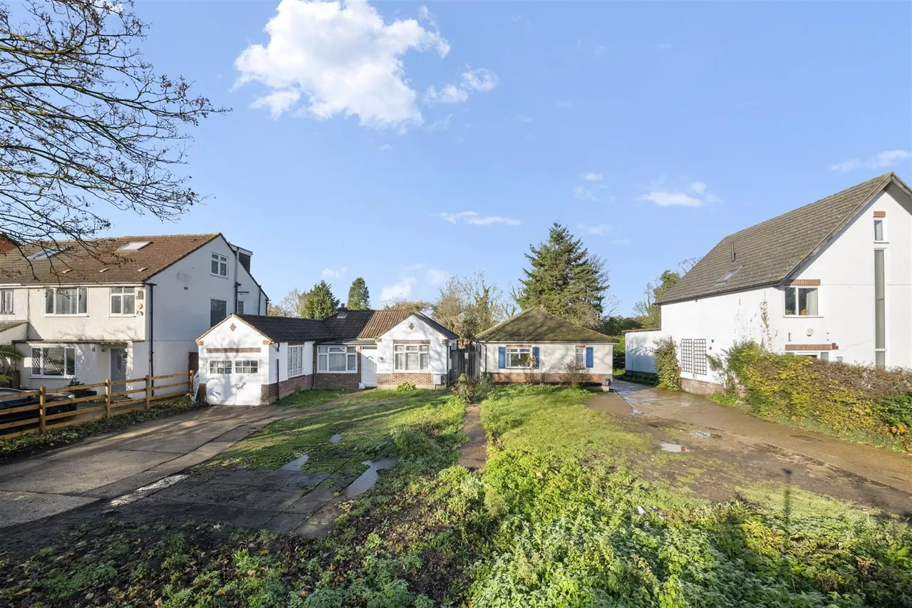 Tentelow Lane, Norwood Green, photo 6