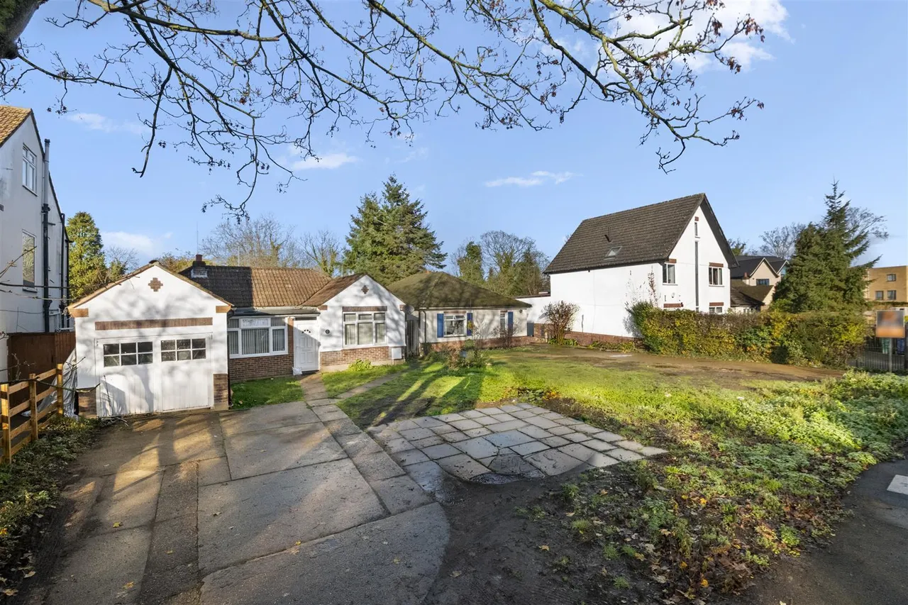 Tentelow Lane, Norwood Green, photo 18