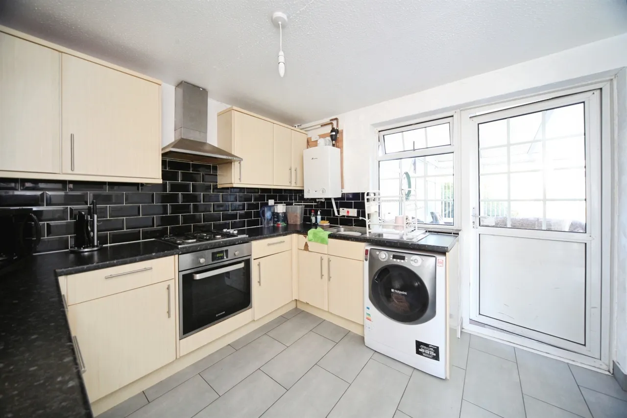 Morris Close, Luton, LU3, photo 13
