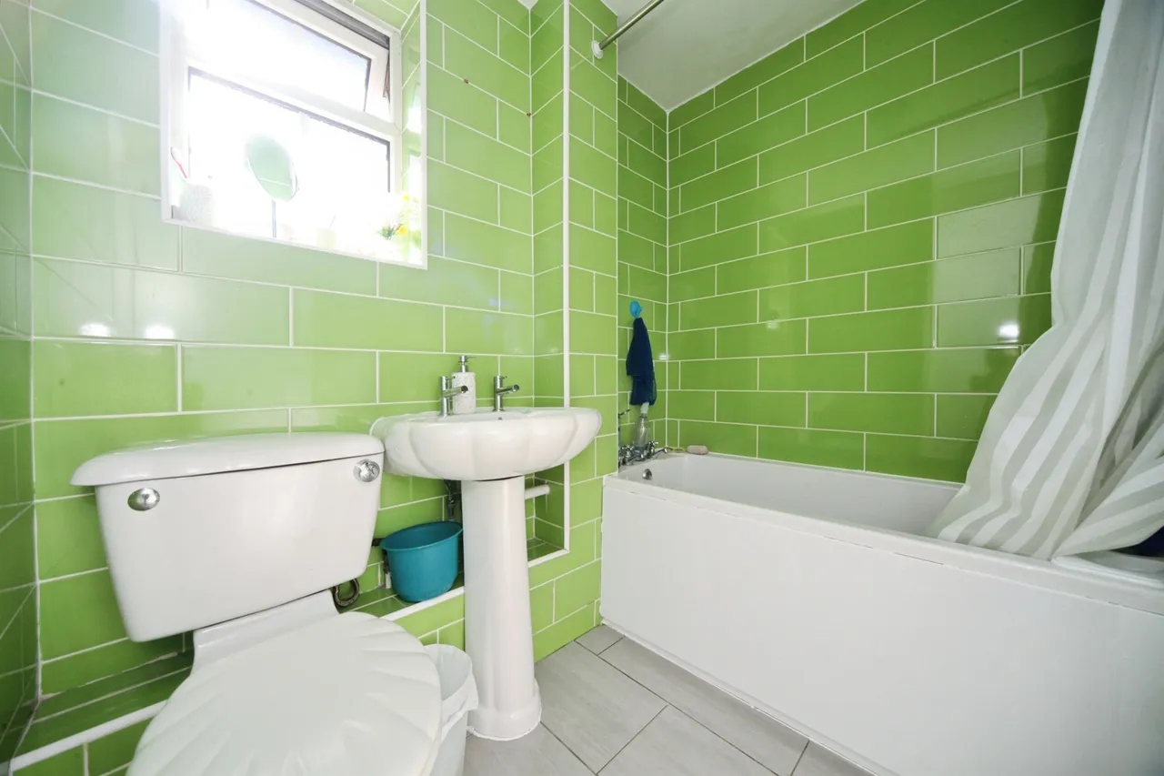 Morris Close, Luton, LU3, photo 18