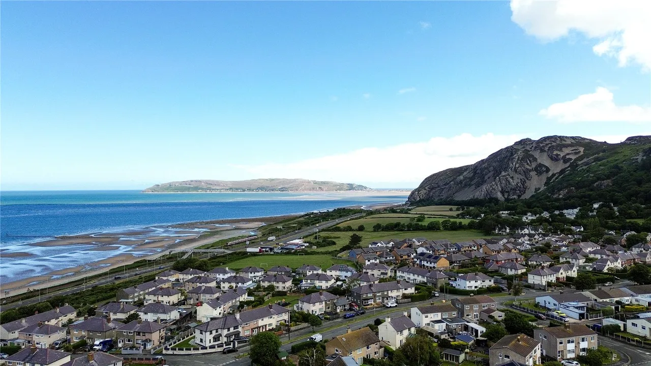 Gogarth Avenue, Dwygyfylchi, Penmaenmawr, Conwy, LL34 6PY, photo 26
