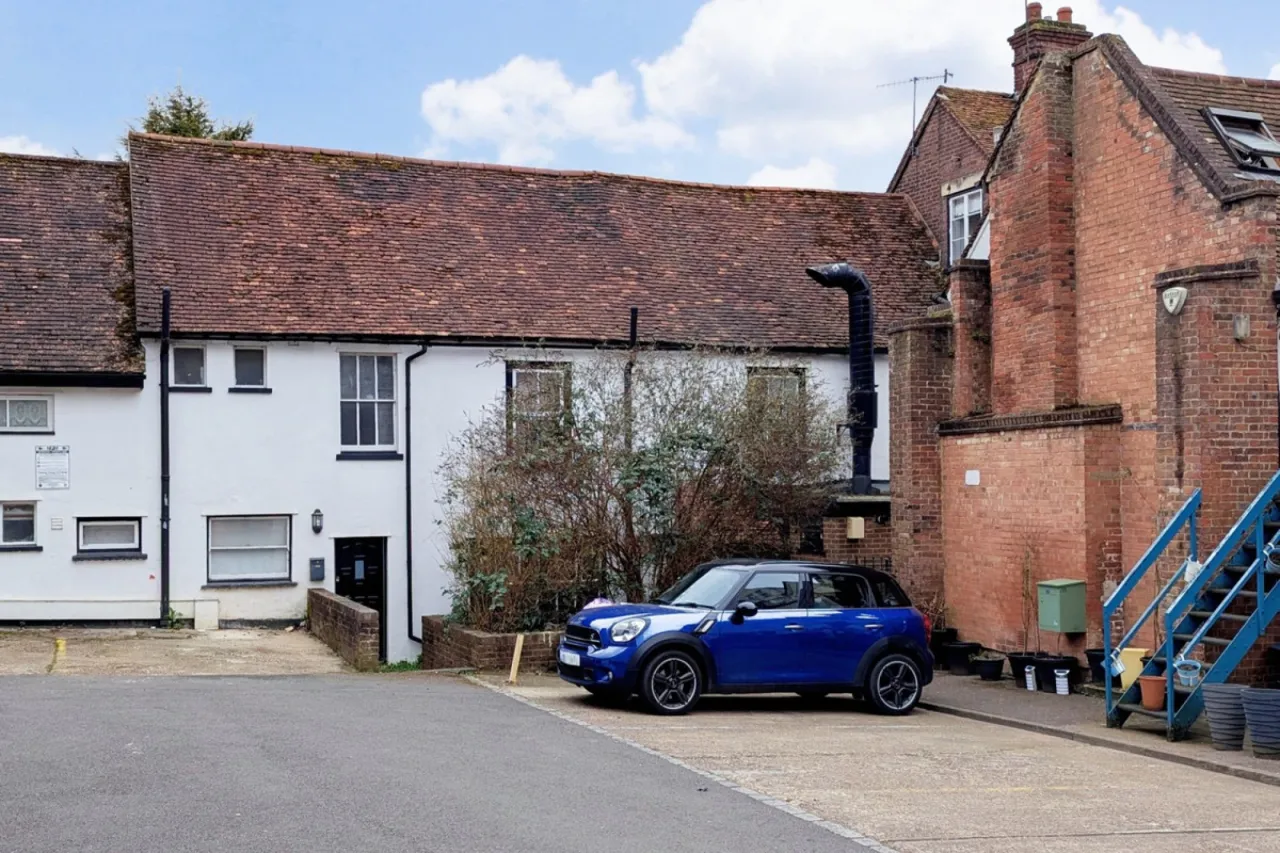 1 bed flat for sale, High Street, Old Town, HP1