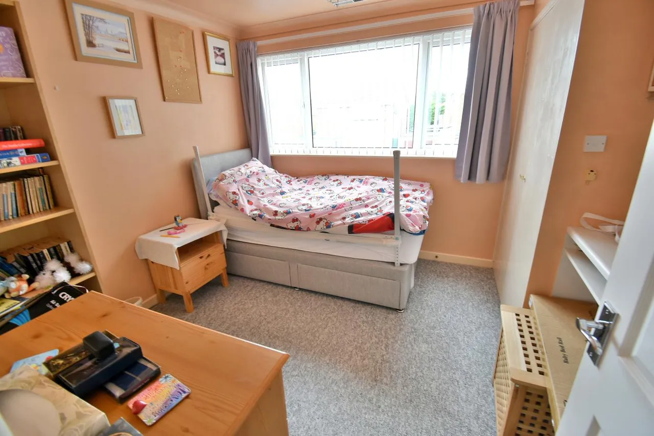 Fitzpain Close, BH22, photo 8