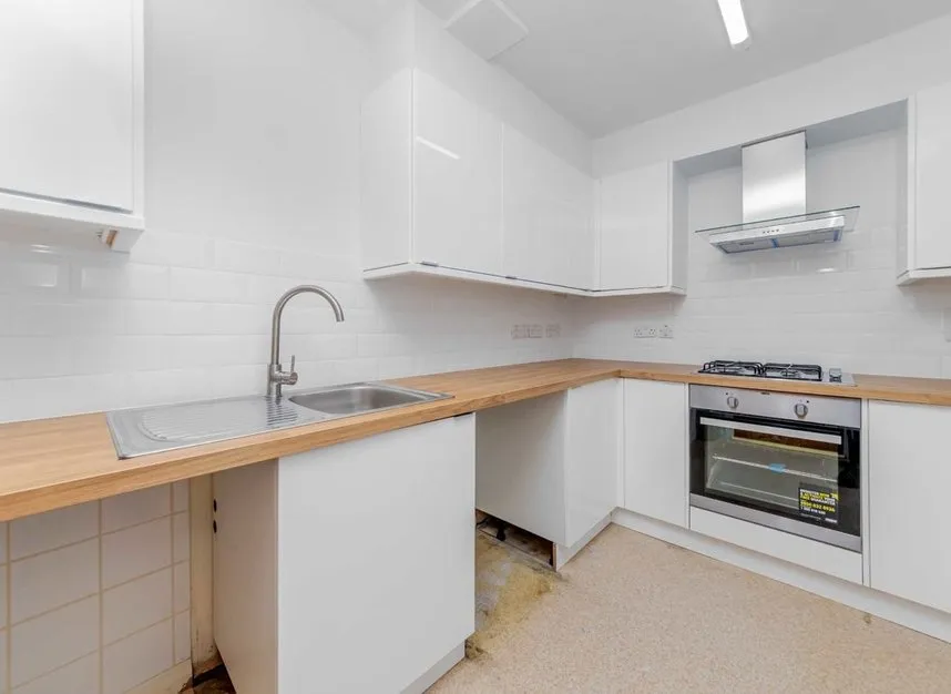 Jubilee Close, Barrett Court, NW10, photo 3