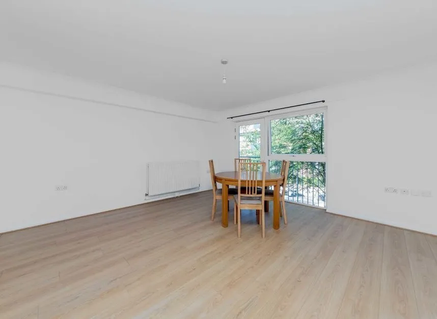 Jubilee Close, Barrett Court, NW10, photo 2