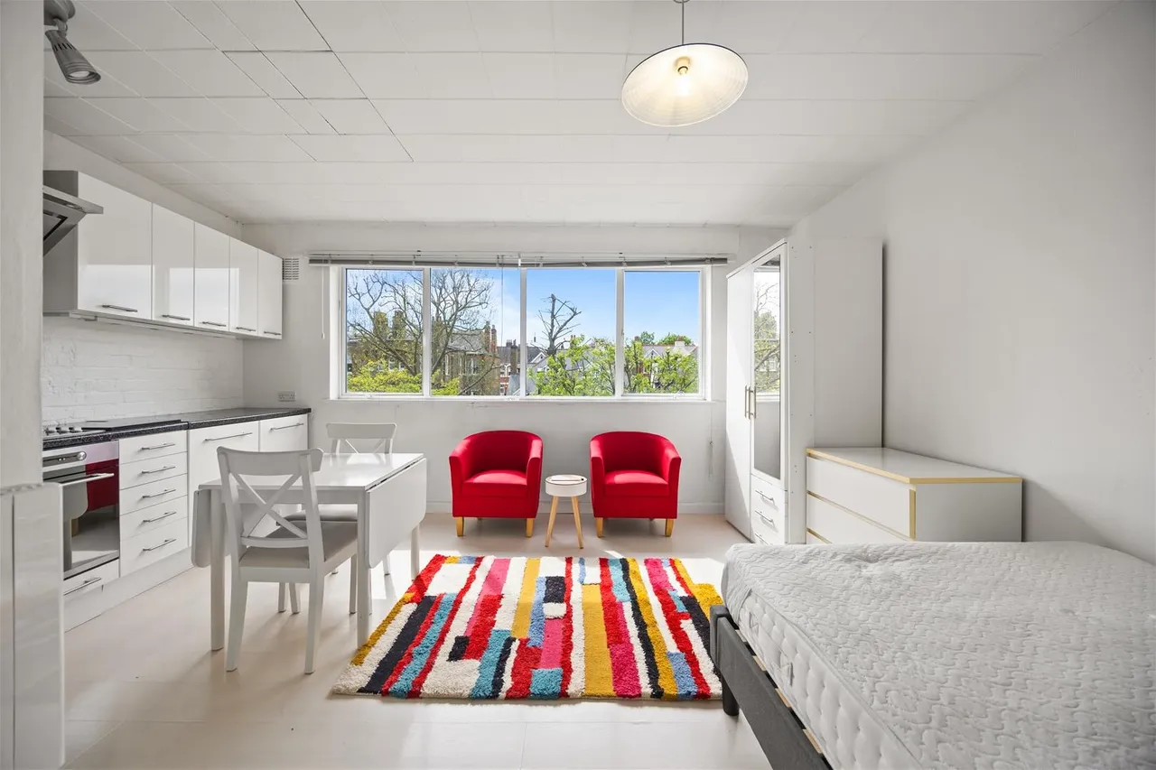 flat for sale — Haverstock Hill, London NW3 4RS