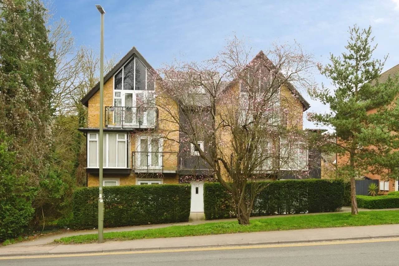 2 bed flat for sale — Roundburrow Close, Warlingham, Surrey, CR6