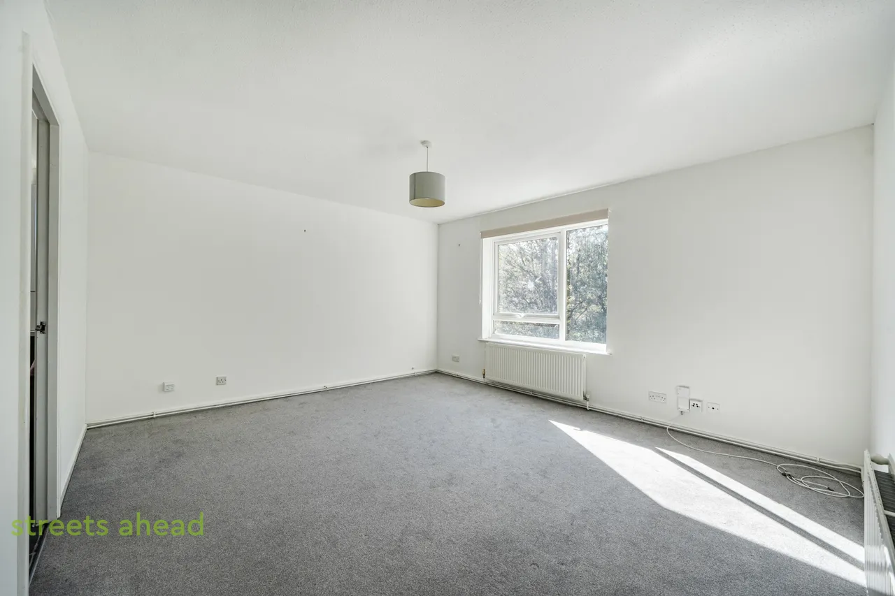 2 bed flat for sale, Addiscombe Road, Croydon, CR0