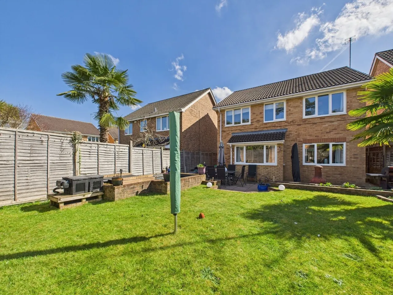 Bed Detached Home, Bordon, GU35, photo 7