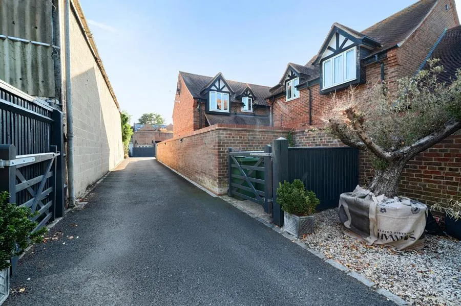 East Street, Thame, OX9, photo 20
