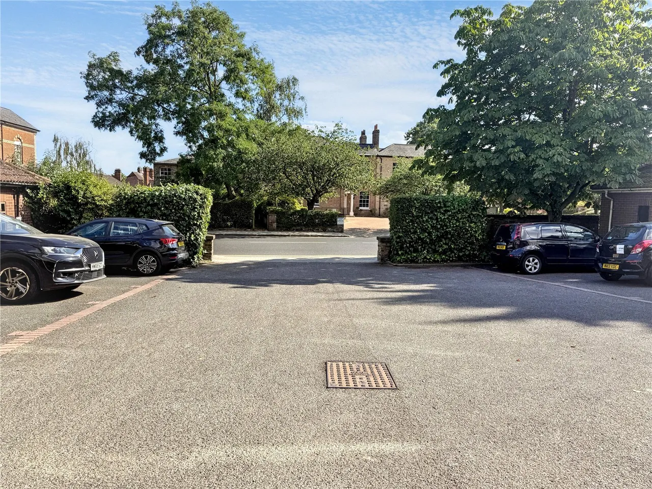 Gillings Court, 36 Wood Street, High Barnet, Hertfordshire, EN5 4BU, photo 13
