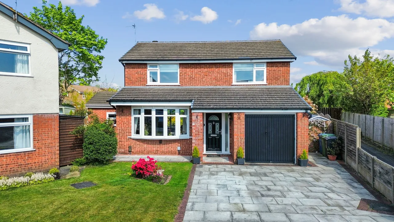 4 bed house for sale — Shropshire Close, Woolston, Warrington, WA1 4DY