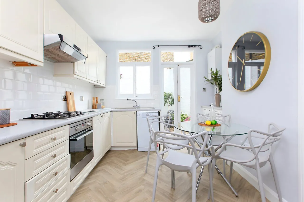 Lynn Road, Clapham South, SW12, photo 2