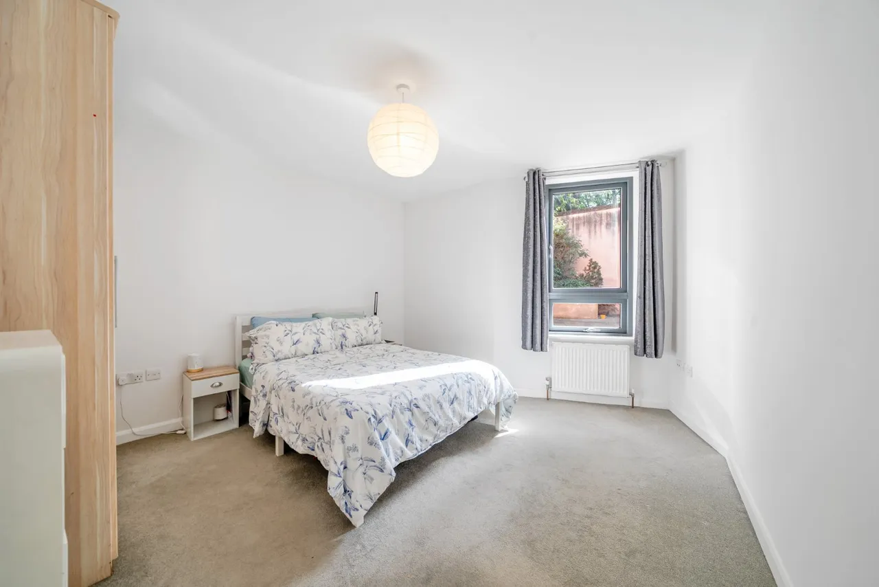 Shepherd's Bush Road, Hammersmith, W6, photo 2