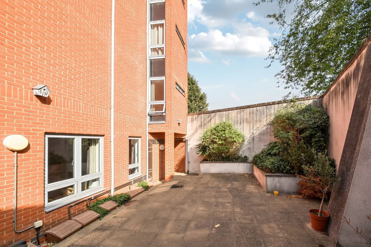 Shepherd's Bush Road, Hammersmith, W6, photo 7