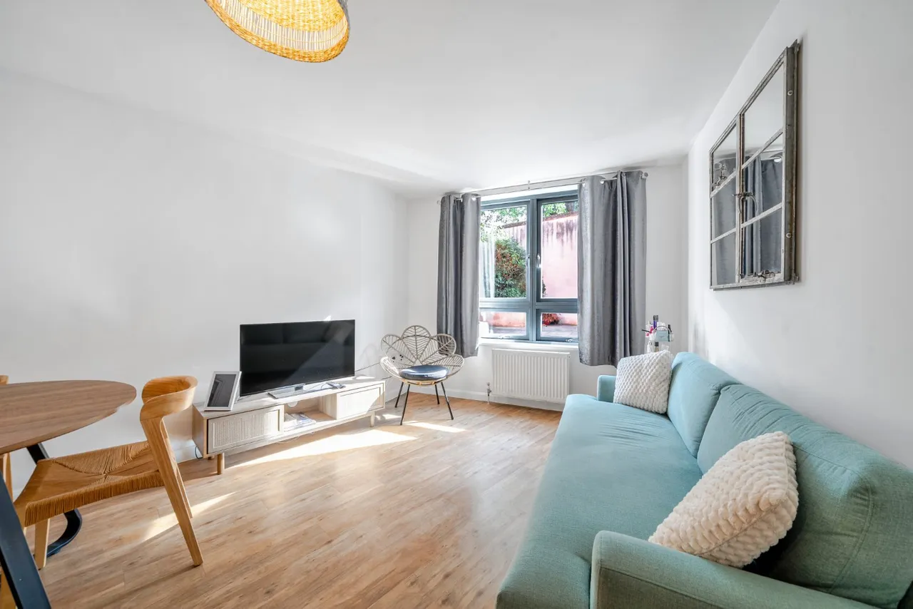 1 bed flat for sale, Shepherd's Bush Road, Hammersmith, W6